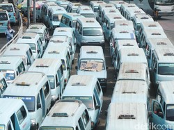 Waspada! Perampok Beraksi di Dalam Angkot di Jakarta Timur