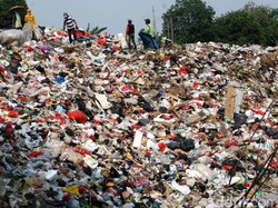 DPRD Bekasi Berang, Dinas Kebersihan DKI: Truk Sampah Langgar Jam Operasional