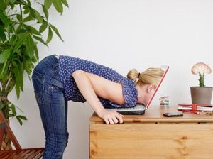 Orang Indonesia Online 8 Jam Sehari, Tanda-Tanda Kecanduan Internet?