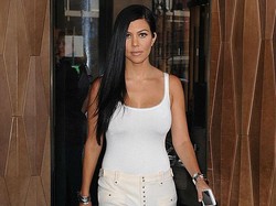 Jarang Pakai Pelembap, Begini Cara Kourtney Kardashian Merawat Wajah