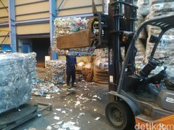 Ini Cara Wali Kota Risma Atasi Sampah Pasar di Surabaya