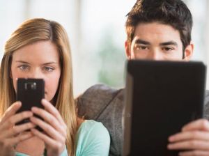Beda Kecanduan Gadget Pada Anak Laki-laki dan Perempuan Beda Kecanduan Gadget Pada Anak Laki-laki dan Perempuan