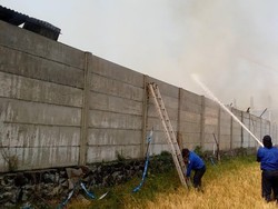 Mess Pekerja Proyek Mall di Kota Mojokerto Terbakar, 3 Motor Terbakar