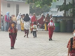 Sekolah 2 Kali Seminggu, Siswa di Pekanbaru Pakai Masker Selama Belajar