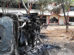 Ini 2 Mobil Mahasiwa yang Dibakar dalam Tawuran di Universitas Pancasila