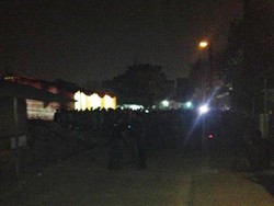 Polisi Sterilkan Markas Boel Tacos, Warga Kp Rawa Lele Penuhi Lokasi