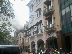 Sebuah Kantor di Plaza 3 Pondok Indah Terbakar