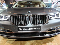 BMW Selipkan M Performance pada Seri 7 Terbaru