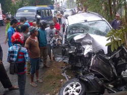 Terios vs Mobil Boks di Jember, 3 Orang Tewas