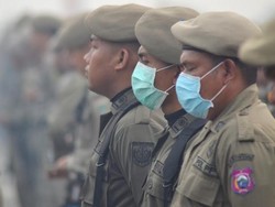 Dikepung Asap, Begini Suasana Upacara Satpol PP Se-Indonesia di Palembang