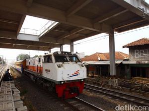 Asyik Berselfie di Jalur Kereta, 2 Remaja Putri Tersambar KA Fajar Utama