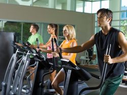 Berenang Usai Nge-gym Bisakah Bantu Tingkatkan Massa Otot?