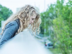 Studi: Perempuan Berisiko Alami Depresi Sejak Usia 12 Tahun