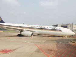 Gir Roda Patah, Pesawat Singapore Airlines Terjerembab di Bandara Changi