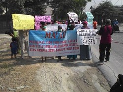 Polusi Udara, Warga Babat Demo Tambang Galian C