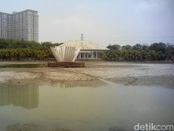 Dampak Kemarau Panjang, Danau TMP Kalibata Surut dan Mengering