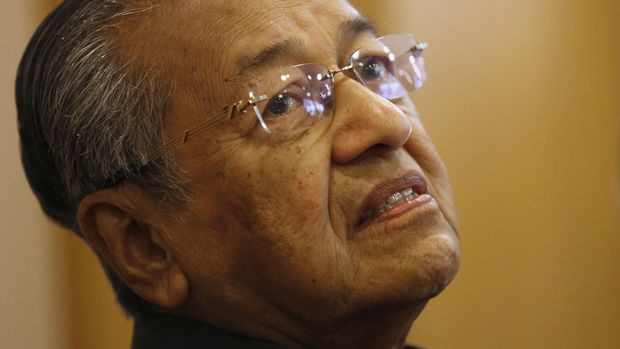 Mahathir Mohamad mendesak percepatan penyelidikan kasus 1MDB.