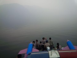 Danau Toba Berselimut Kabut, Begini Suasana Pencarian Heli yang Lost Contact