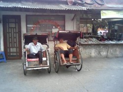 Saat Abang Becak di Depok Memilih Bertahan di Tengah Booming Ojek Online
