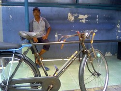 Kisah Pengojek Onthel, Kerja Keras Demi Rp 30 Ribu Sehari