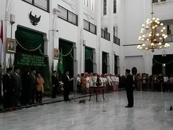 Aher Melantik Iwa Karniwa Sebagai Sekda Definitif