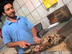 Kepala Kambing di Tanah Haram, Nyam!