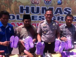 Polisi Sita Ratusan Sandal Berlafal Allah di Gresik