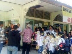 Calon TKI Demak Protes tidak Bisa ke Luar Negeri karena Wasiat Bupati