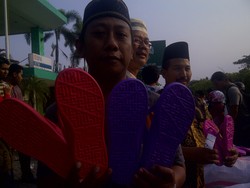 Cegah Peredaran Sandal Berlafal Allah, Sejumlah Toko di Bogor Dirazia