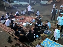 Masa Tugas akan Berakhir, Petugas Haji Syukuran di Halaman Daker Makkah