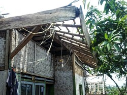 Puting Beliung di Cianjur Rusak Puluhan Rumah