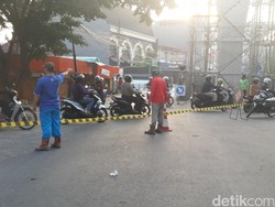 Crane Timpa Rumah di Dekat Taman Puring, Arus Lalin ke Ciledug Dialihkan