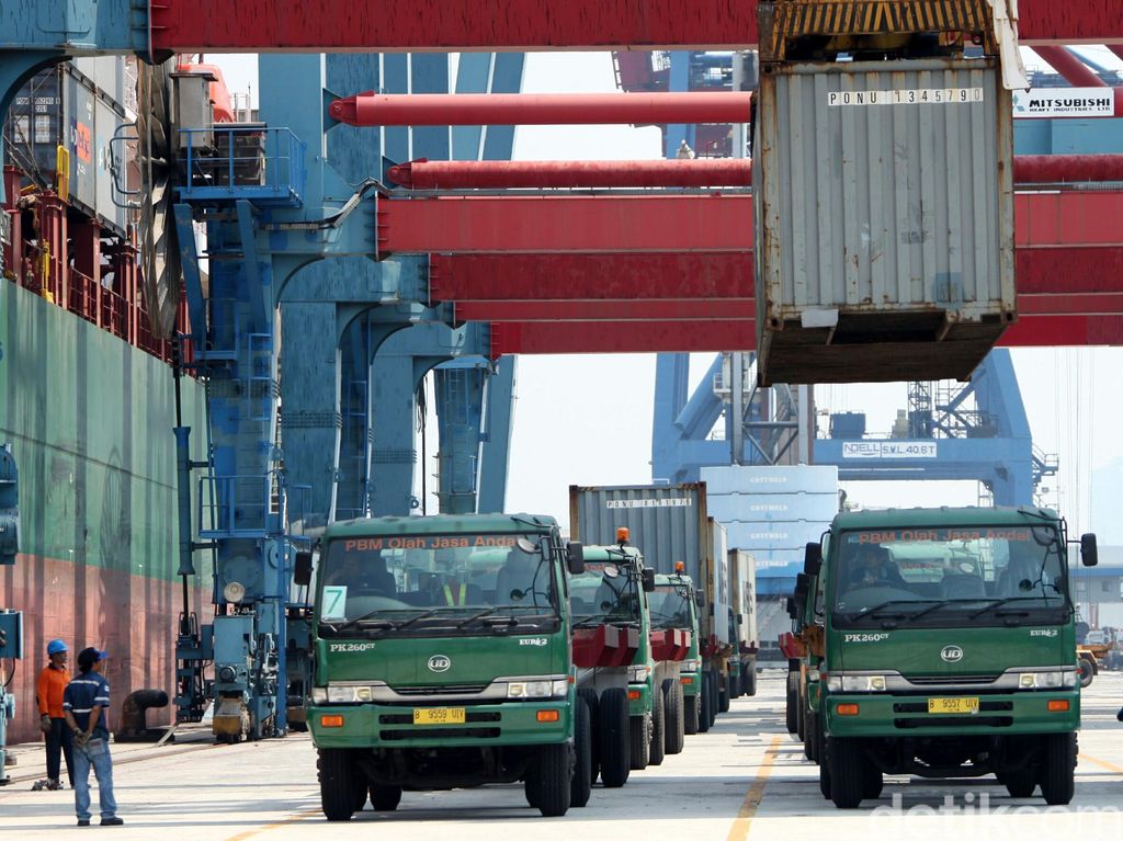 Hari Ini Tarif Pelabuhan Tanjung Priok Naik Hari Ini Tarif Pelabuhan Tanjung Priok Naik