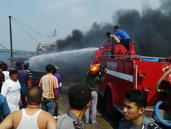 Satu ABK Ditemukan Tewas di Kapal Lintas Pulau yang Terbakar