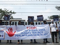 Pejalan Kaki Tewas Tersambar Kereta di Perlintasan Kalibata