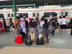 Bangku Baru di Stasiun Manggarai, Sepertinya Tak Nyaman Buat Ibu Hamil dan Manula