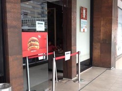 Cerita Saksi Saat ML Pecahkan Kaca McD Sarinah karena Tak Diberi Uang