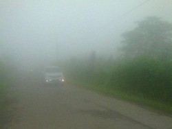 Lihat Foto di Simalungun ini, Pagi dan Malam Sama-sama Gelap karena Asap