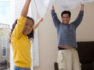 Pentingnya Andil Ayah dalam Mengasuh Anak Perempuan Pentingnya Andil Ayah dalam Mengasuh Anak Perempuan