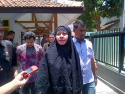 Mantan Bupati Kendal Siti Nurmakesi Ditahan Kejaksaan Usai Pulang Haji