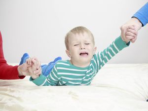 Tips Hadapi Anak Tantrum di Mal