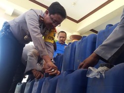 Ribuan Liter Arak Bali Diamankan di Pelabuhan Ketapang