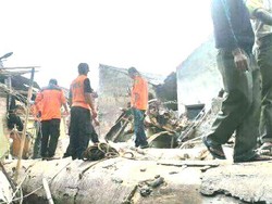 Beringin Tua di Sukabumi Tumbang Timpa Rumah, 1 Orang Tewas