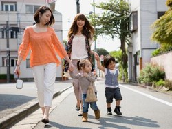 Trik Agar Anak Menyela Pembicaraan Orang Tua dengan Halus