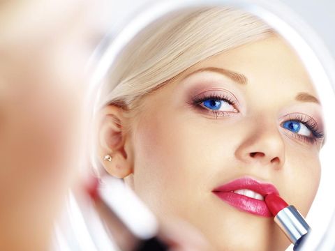 5 Langkah Memakai Lipstik untuk Tampil Secantik Beauty Vlogger