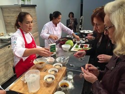 Antrean Panjang dan Lahapnya Orang Jerman Menikmati Makanan Indonesia