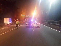 Aksi Sweeping oleh Kumpulan Pemuda Juga Dilakukan di Tol Kebon Jeruk