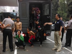 Diamankan di Polda, Para Remaja Ini Justru Bersorak-Sorak