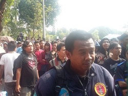 Loket di GBK Tak Kunjung Dibuka, Suporter: Panitianya Mana Nih?