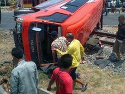 Kecelakaan KA vs Mobil Rombongan Pengajian di Bojonegoro, 3 Orang Tewas